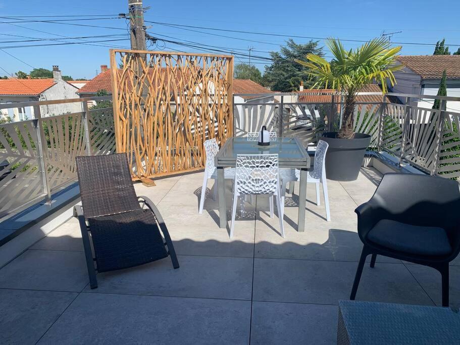 Maison Terrasse Proche Centre Ville Et Ile De Re Ла Рошел Екстериор снимка