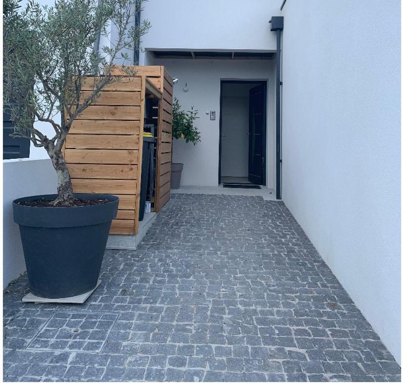 Maison Terrasse Proche Centre Ville Et Ile De Re Ла Рошел Екстериор снимка